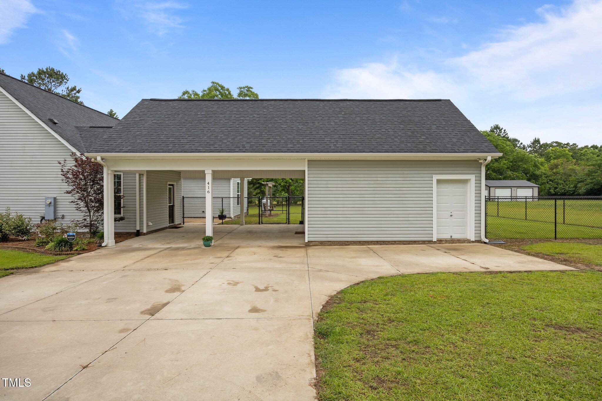416 Fred Tew Road Dunn, NC 28334 - Photo 6 of 32 10-web-or-mls-IMG_5260