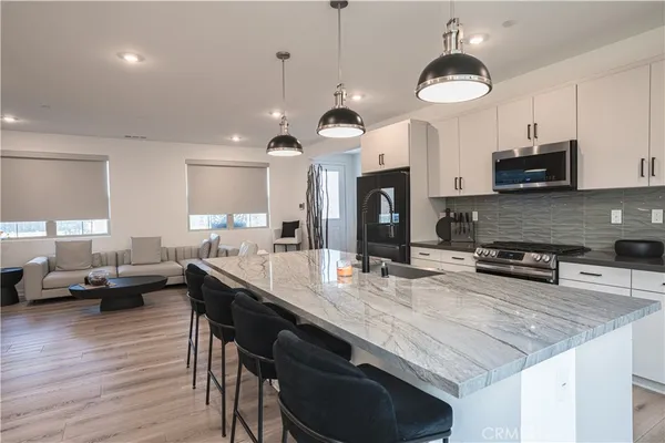 $825,000 | 15874 Caterpillar Drive, Fontana, CA 92336