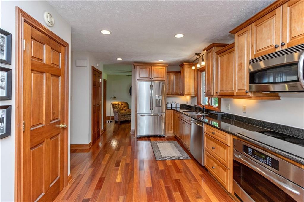 5458 RidgeHill Way Avon, IN 46123 - Photo 6 of 38 Gallery Image 6