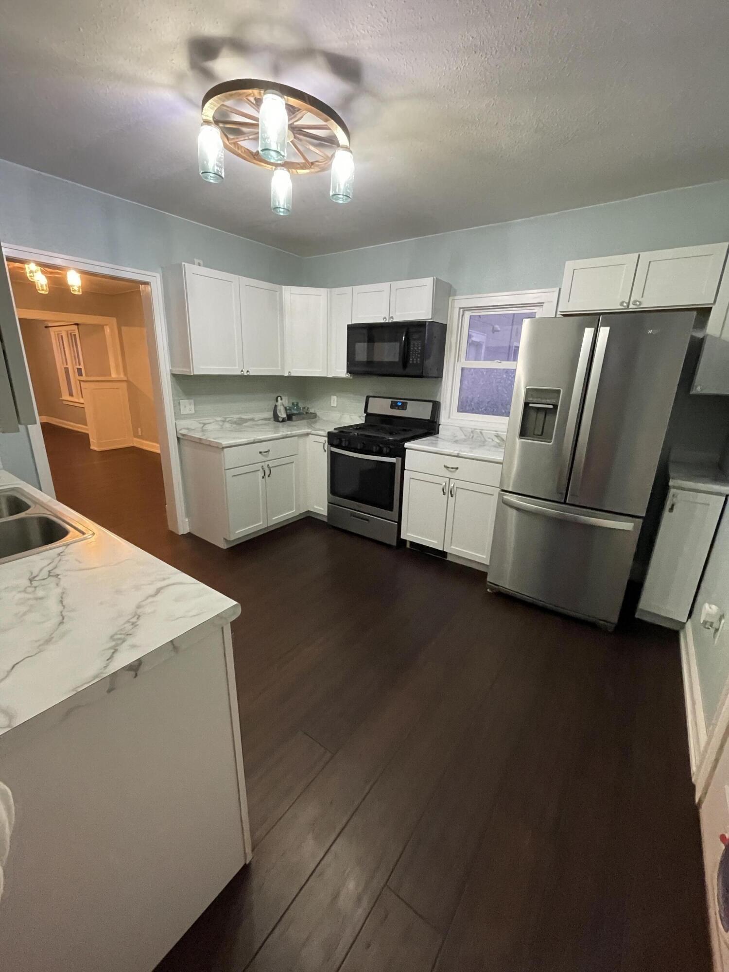 3204 Caledonia Street Racine, WI 53402 - Photo 4 of 9 IMG_3537