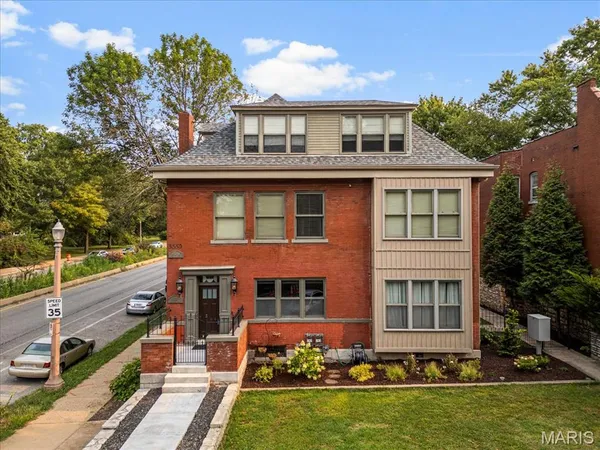 $199,900 | 3559 Halliday Avenue, Unit 301, St. Louis, MO 63118