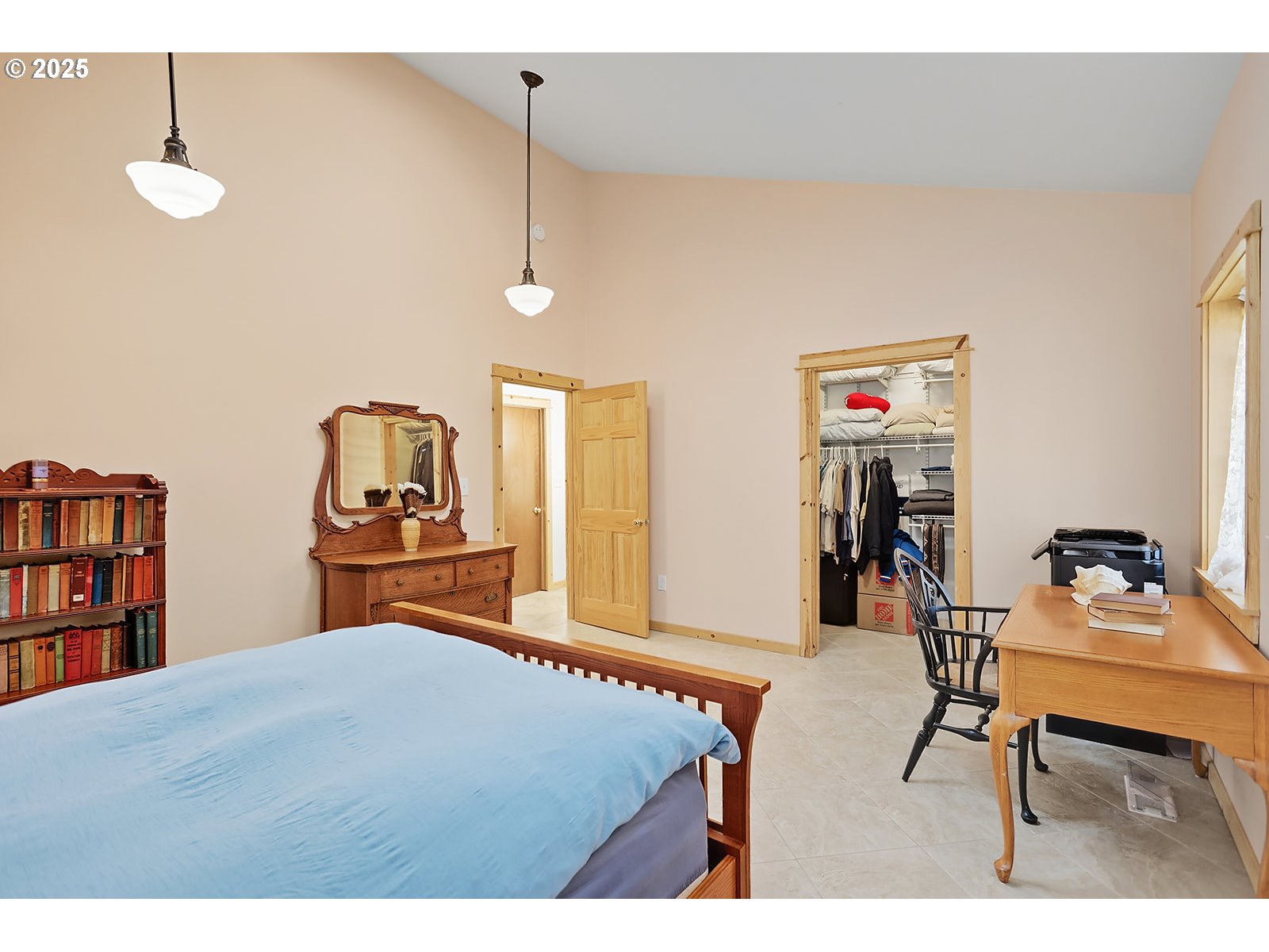 27 Whispering Pines Goldendale, WA 98620 - Photo 19 of 41 a bedroom with furniture and a bed