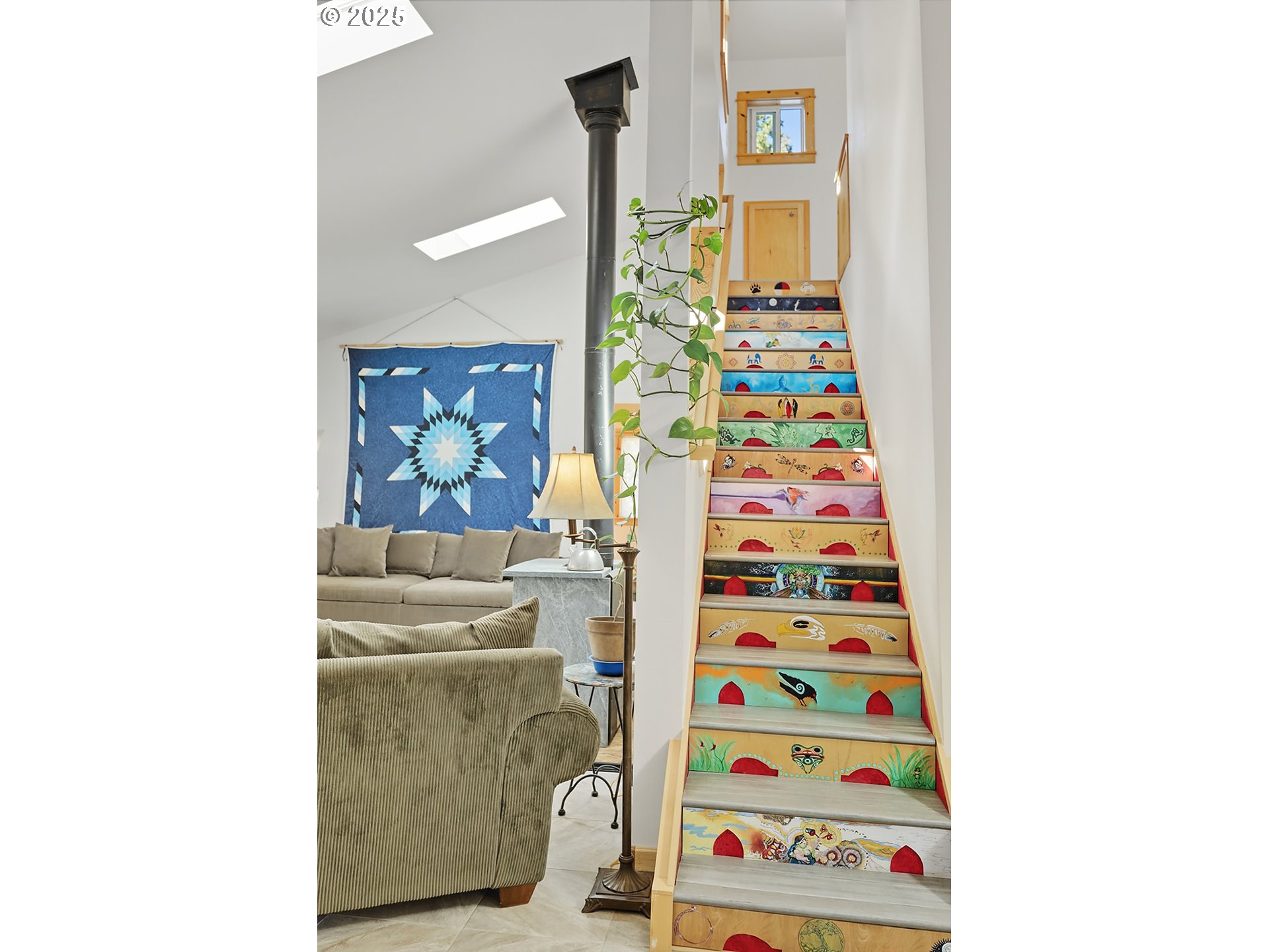 27 Whispering Pines Goldendale, WA 98620 - Photo 21 of 41 a room that has a rug and a chair in it