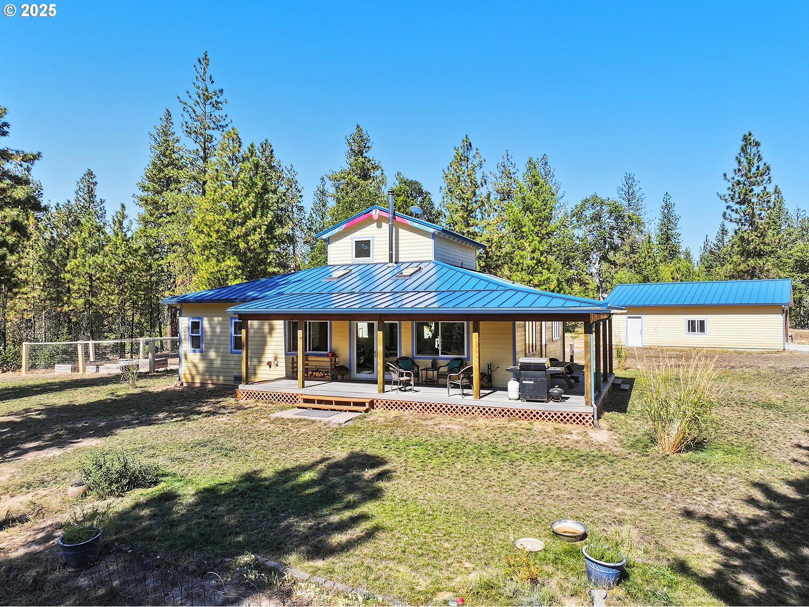 27 Whispering Pines Goldendale, WA 98620 - Photo 27 of 41 a front view of a house with a yard table and chairs
