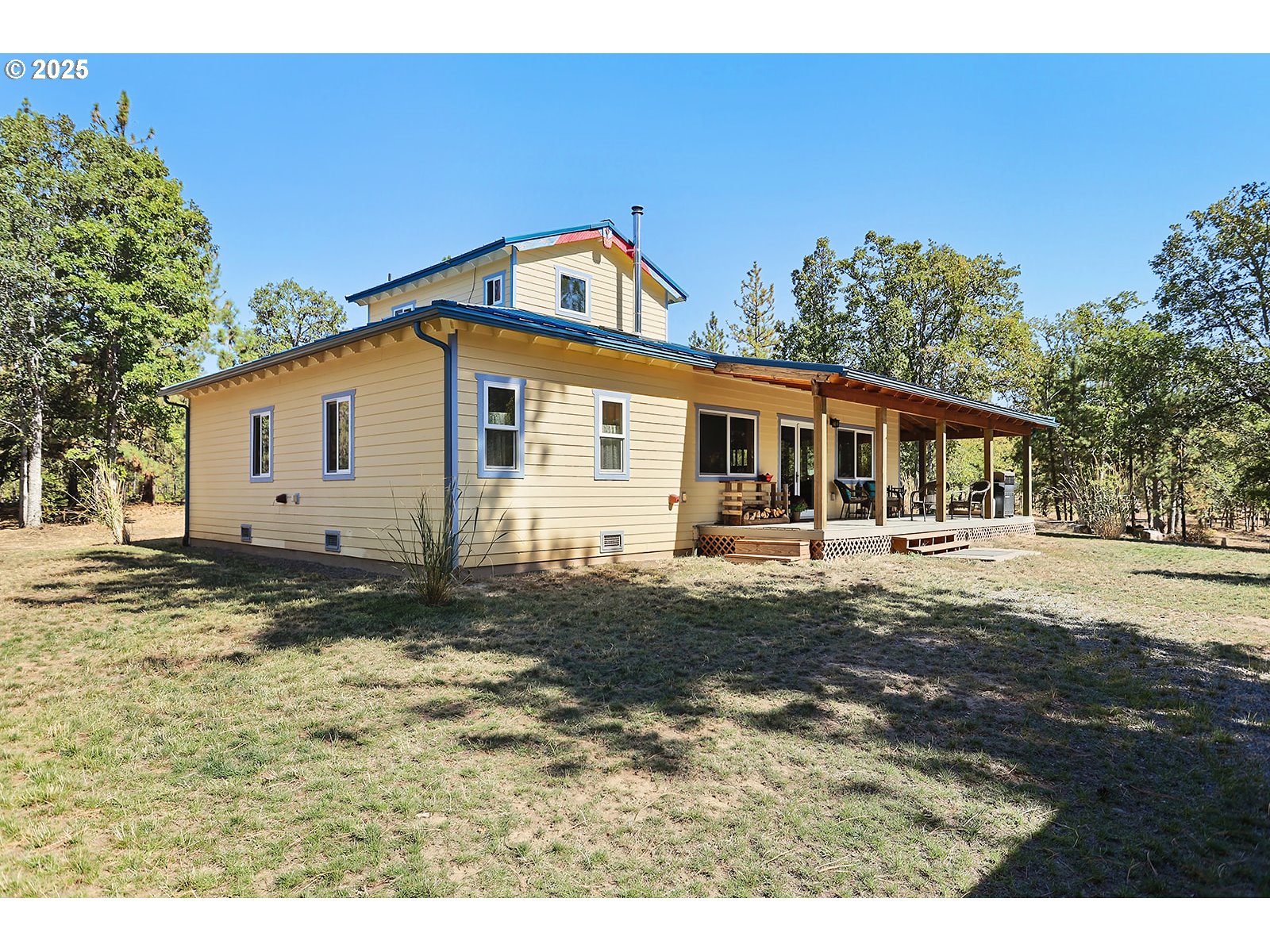 27 Whispering Pines Goldendale, WA 98620 - Photo 28 of 41 a front view of a house with a yard