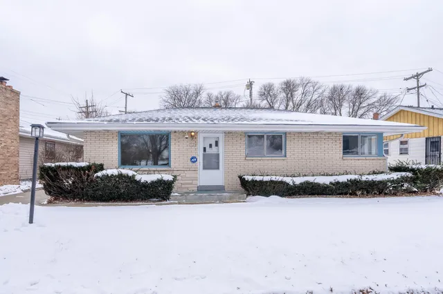 $224,900 | 7629 West Thurston Circle, Milwaukee, WI 53218