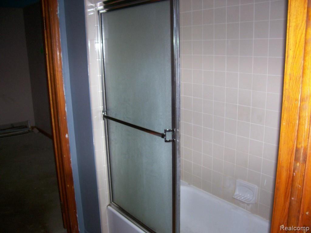 3549 Alida Avenue Rochester, MI 48309 - Photo 18 of 25 18_Bathroom_3.jpg
