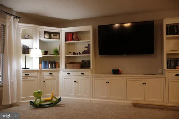 $400,000 | 106 Pit Run Road, Brandywine, WV 26802