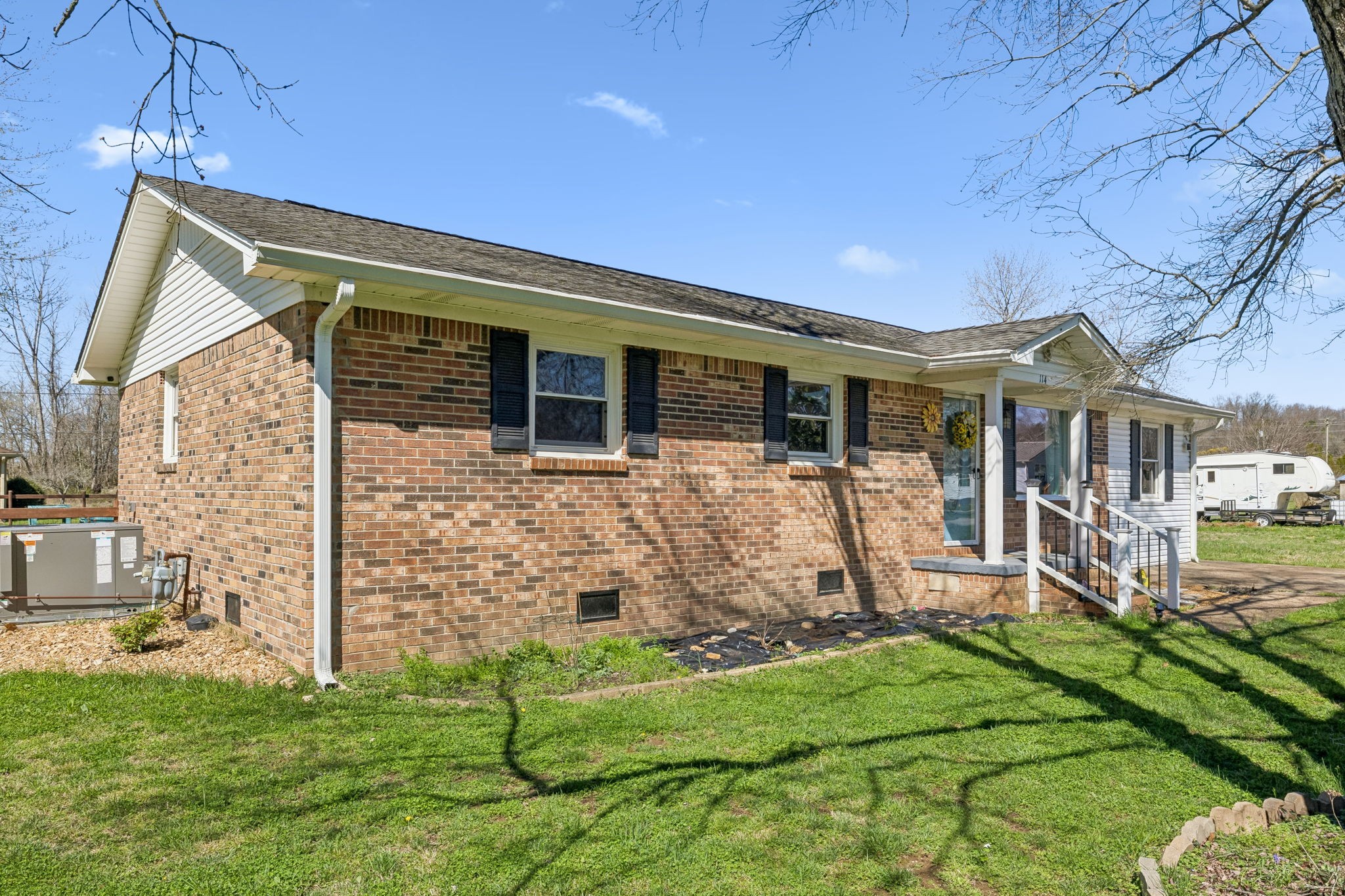 114 Sutton Avenue Waverly, TN 37185 - Photo 2 of 26