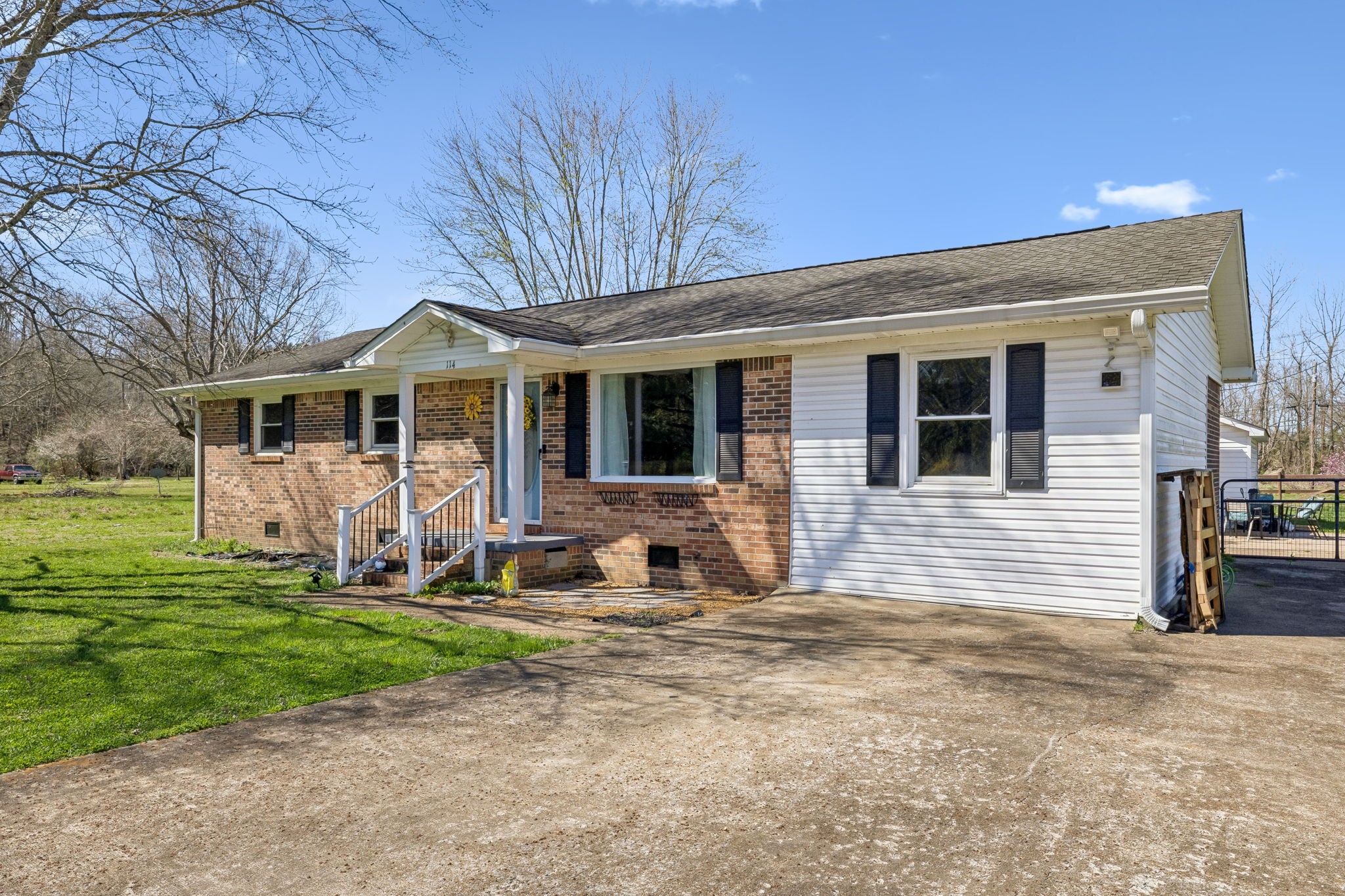 114 Sutton Avenue Waverly, TN 37185 - Photo 3 of 26