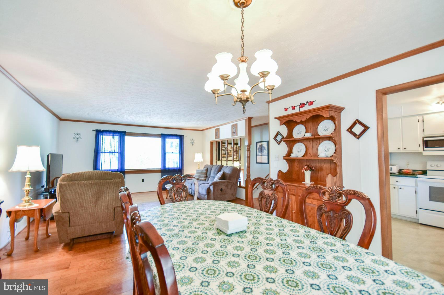 257 Cold Run Valley Road Berkeley Springs, WV 25411 - Photo 14 of 60 Dining/family Room