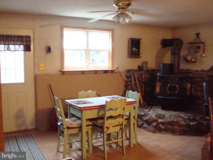 3801 Rinehart Road Westminster, MD 21158 - Photo 22 of 30 Family Room