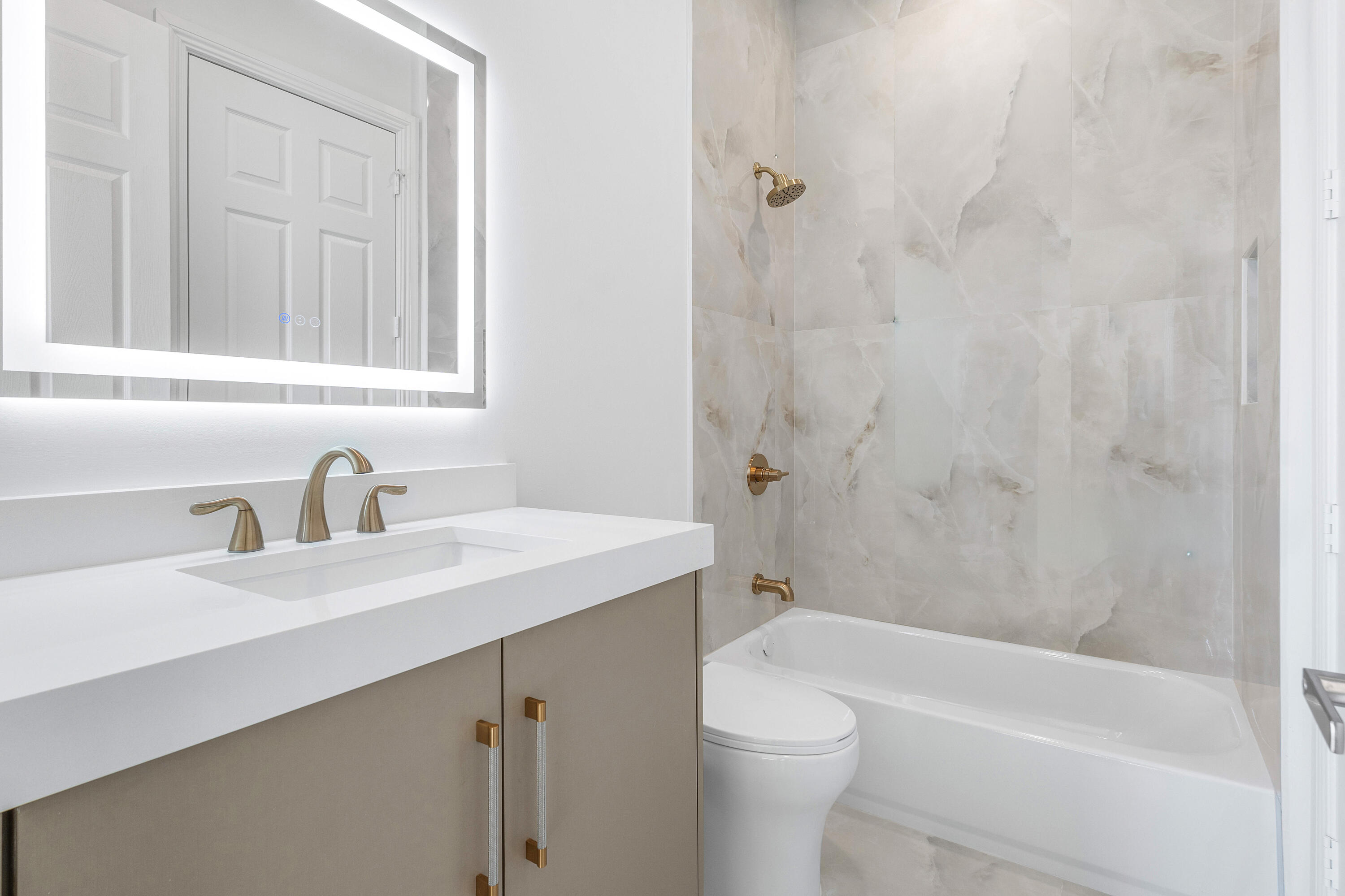 8749 Lewis River Road Delray Beach, FL 33446 - Photo 30 of 32 a bathroom with a sink a toilet and a bathtub