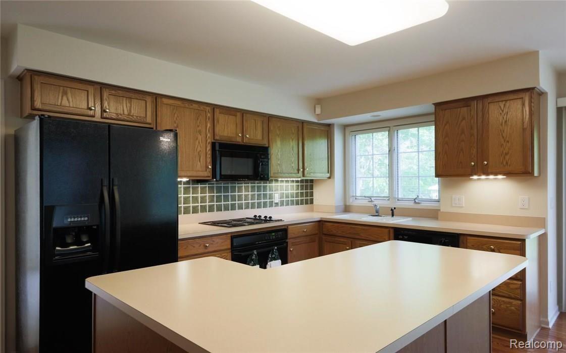 202 Woodward Road Canton, MI 48188 - Photo 13 of 31 11.jpg