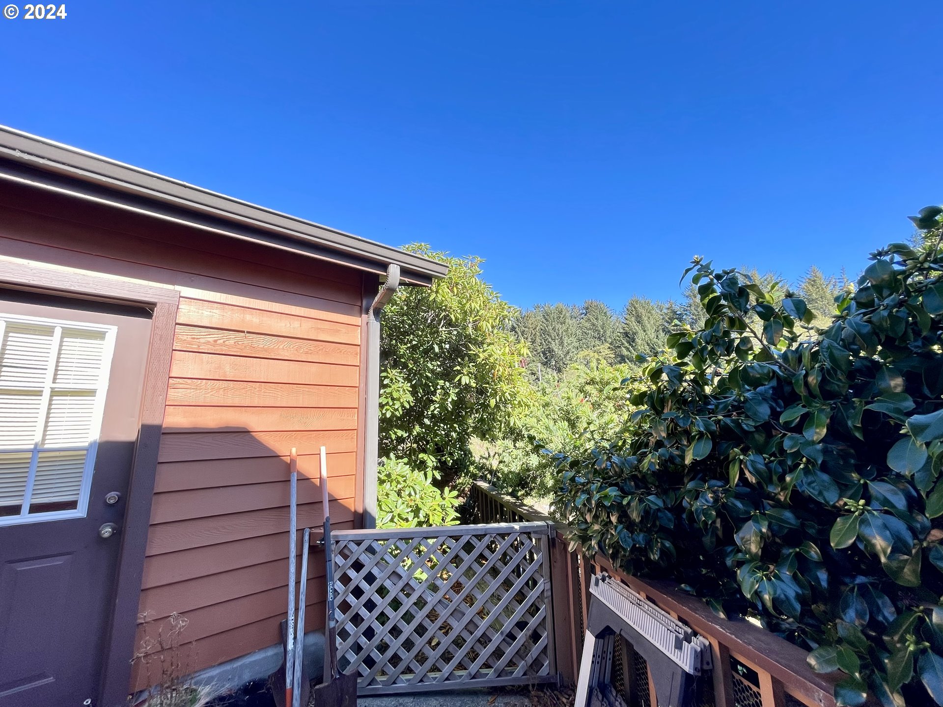 19921 Whaleshead Road, Unit T4 Brookings, OR 97415 - Photo 34 of 44 Garage