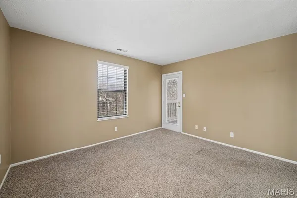 $155,000 | 2303 Yosemite Park Court, Unit C, Maryland Heights, MO 63043