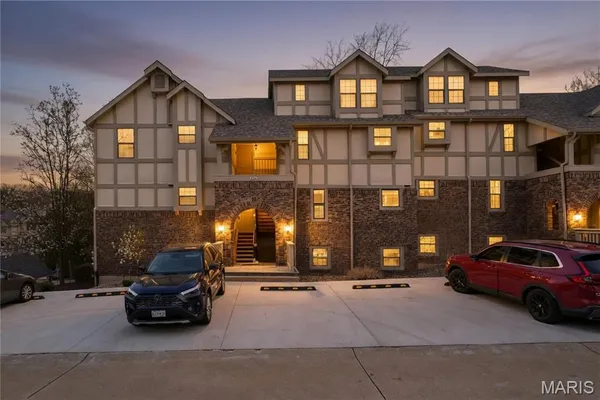 $155,000 | 2303 Yosemite Park Court, Unit C, Maryland Heights, MO 63043