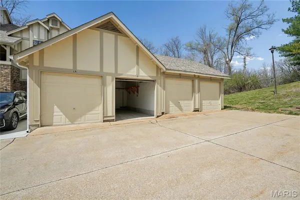$155,000 | 2303 Yosemite Park Court, Unit C, Maryland Heights, MO 63043
