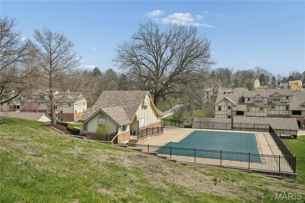 $155,000 | 2303 Yosemite Park Court, Unit C, Maryland Heights, MO 63043