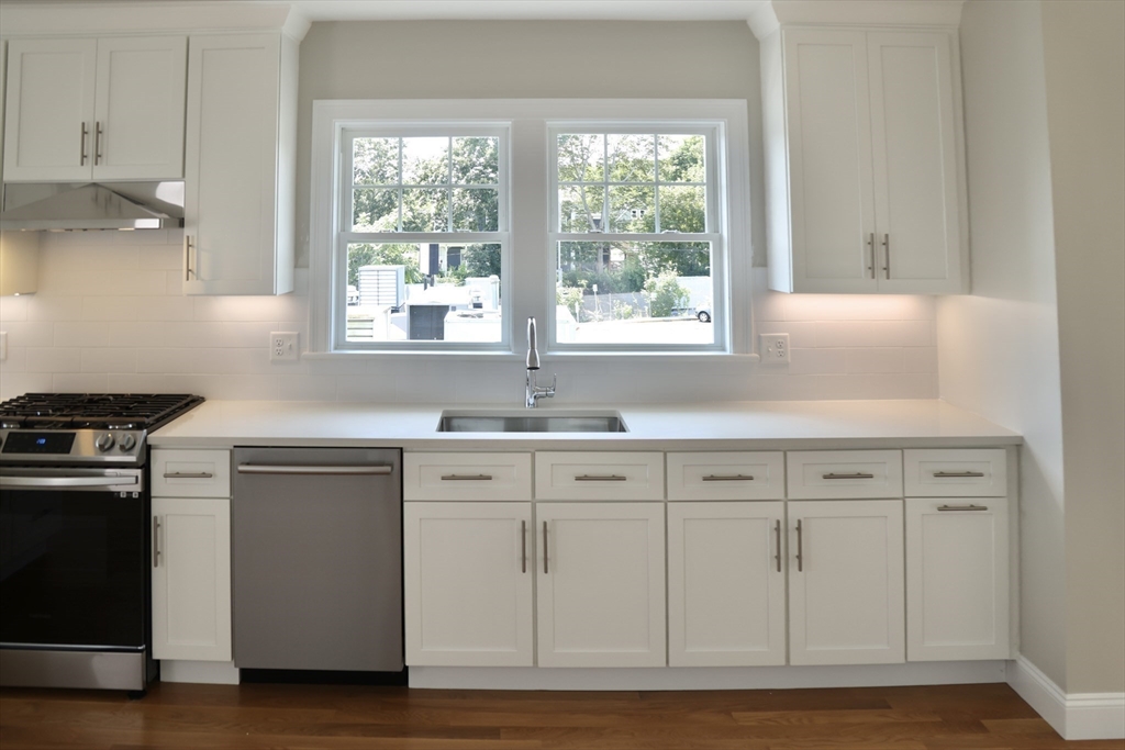 35 Chestnut Street, Unit 2 Wakefield, MA 01880 - Photo 2 of 14