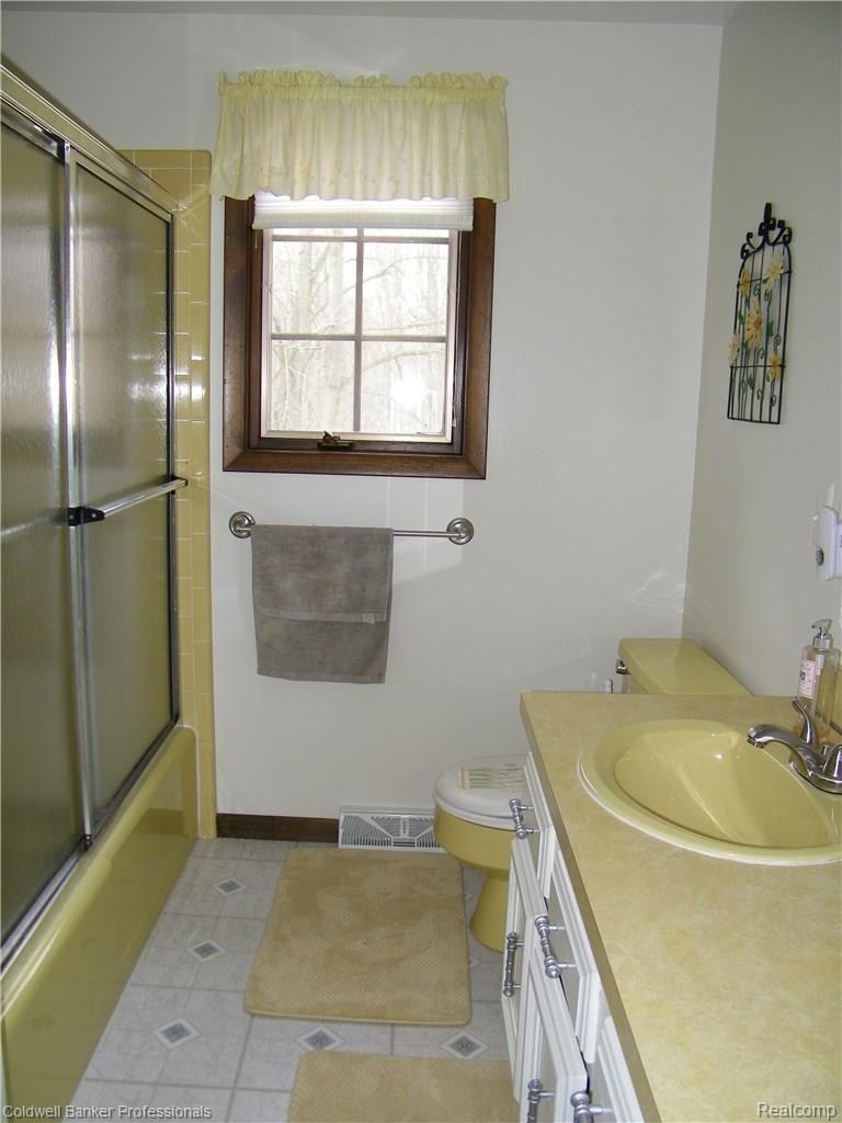 5115 Lonsberry Road Columbiaville, MI 48421 - Photo 34 of 50 100_2926.jpg