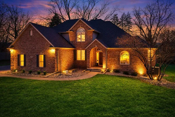 $599,900 | 1390 Old Freeport Place, Bettendorf, IA 52722