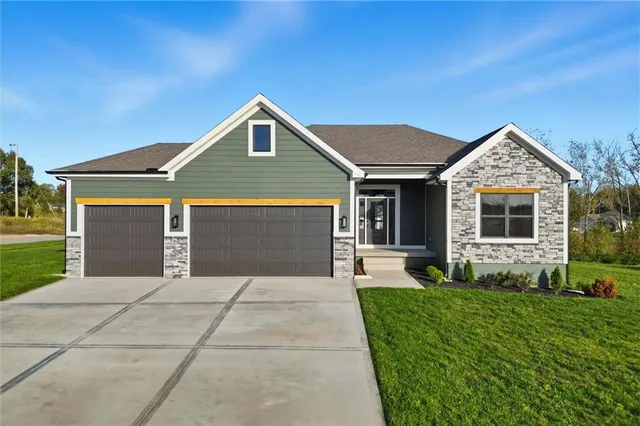 $614,000 | 2101 Crooked Crk Drive, Kearney, MO 64060