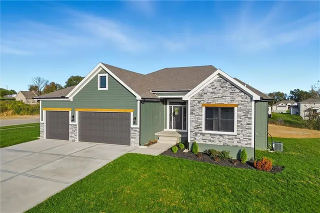 $614,000 | 2101 Crooked Crk Drive, Kearney, MO 64060