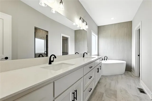 $614,000 | 2101 Crooked Crk Drive, Kearney, MO 64060