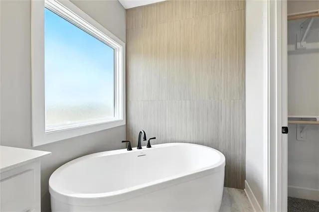 $614,000 | 2101 Crooked Crk Drive, Kearney, MO 64060