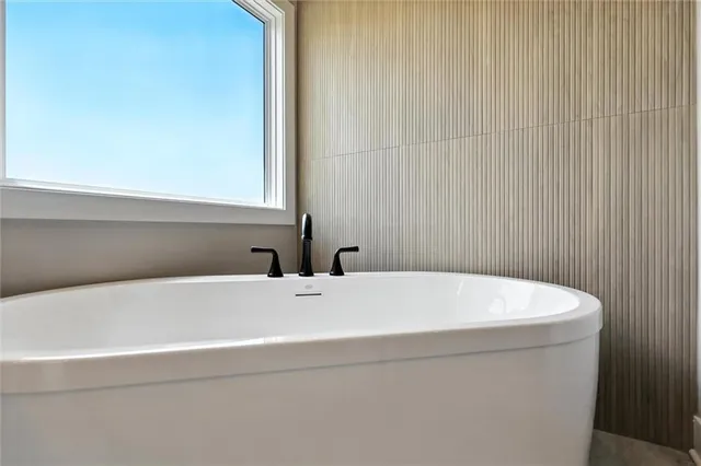 $614,000 | 2101 Crooked Crk Drive, Kearney, MO 64060