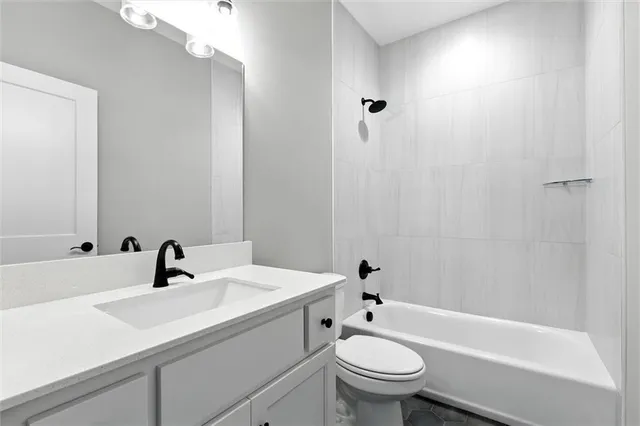 $614,000 | 2101 Crooked Crk Drive, Kearney, MO 64060