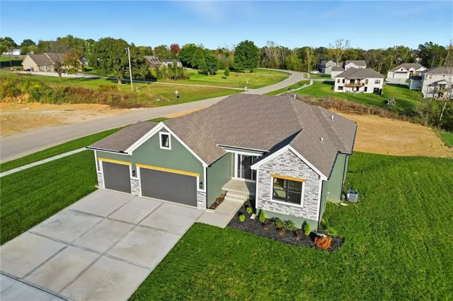 $614,000 | 2101 Crooked Crk Drive, Kearney, MO 64060