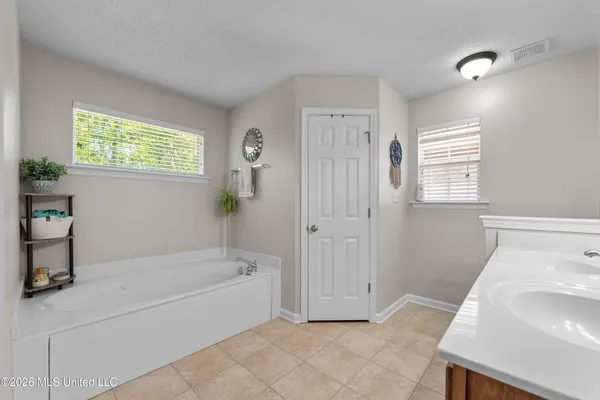 $300,000 | 3129 Amanda Belle, Southaven, MS 38672