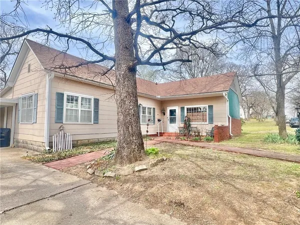 $155,000 | 1015 North 2nd Street, Independence, KS 67301