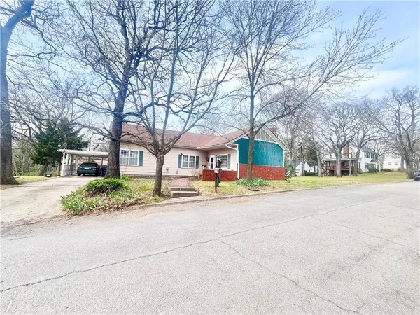 $155,000 | 1015 North 2nd Street, Independence, KS 67301