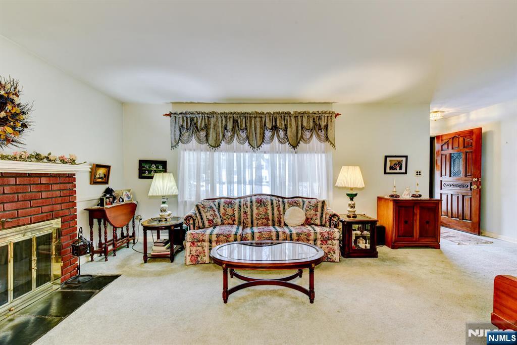 30 Perrin Drive Wayne, NJ 07470 - Photo 11 of 42
