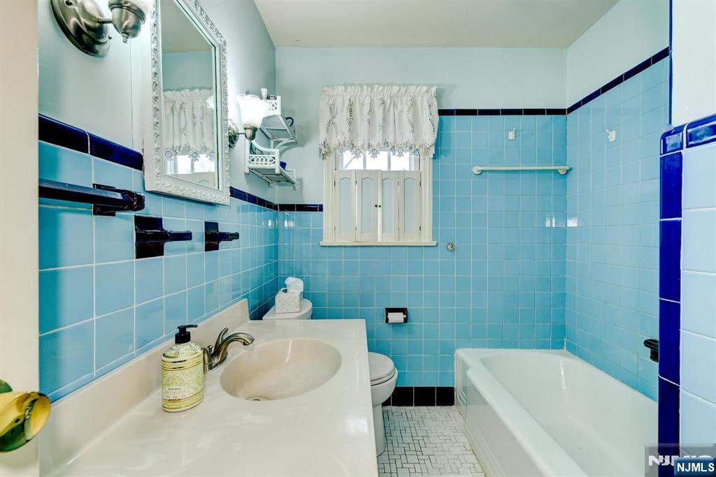 30 Perrin Drive Wayne, NJ 07470 - Photo 33 of 42