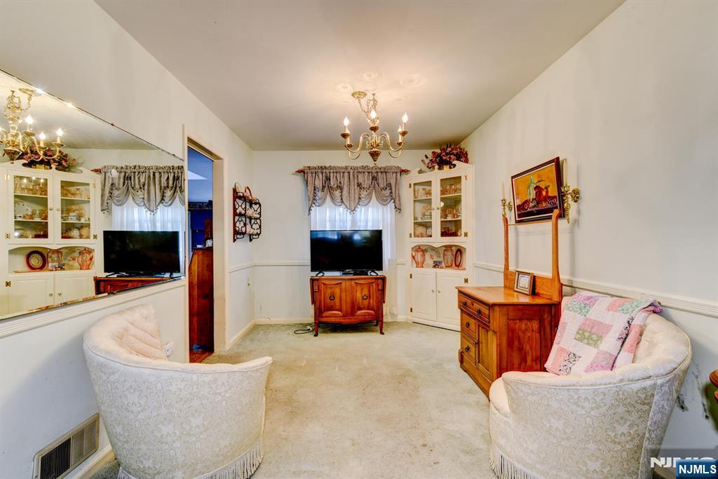 30 Perrin Drive Wayne, NJ 07470 - Photo 8 of 42