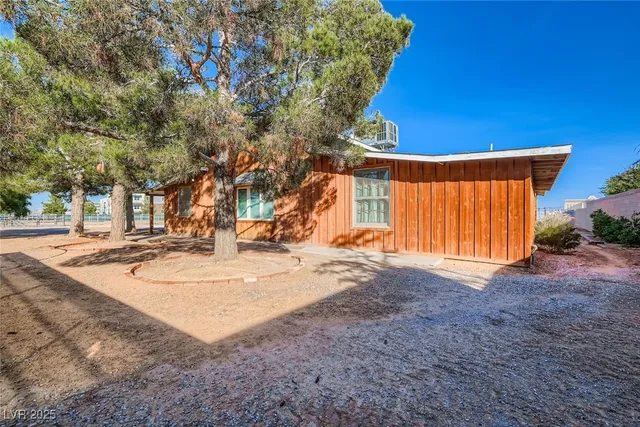 $3,500,000 | 4099 West Silverado Ranch Boulevard, Las Vegas, NV 89141