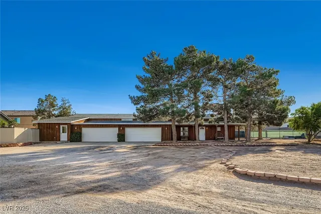 $3,500,000 | 4099 West Silverado Ranch Boulevard, Las Vegas, NV 89141