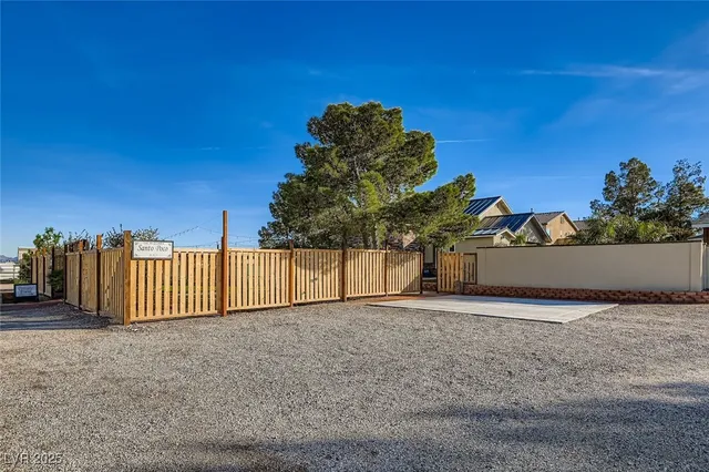 $3,500,000 | 4099 West Silverado Ranch Boulevard, Las Vegas, NV 89141