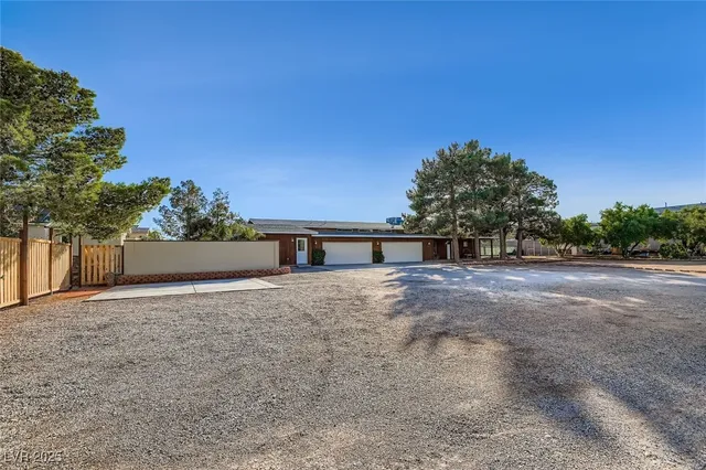 $3,500,000 | 4099 West Silverado Ranch Boulevard, Las Vegas, NV 89141