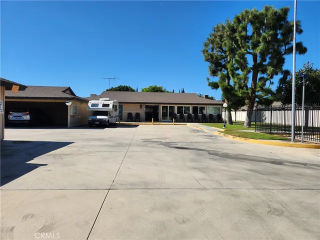 a view of a livingroom with furniture