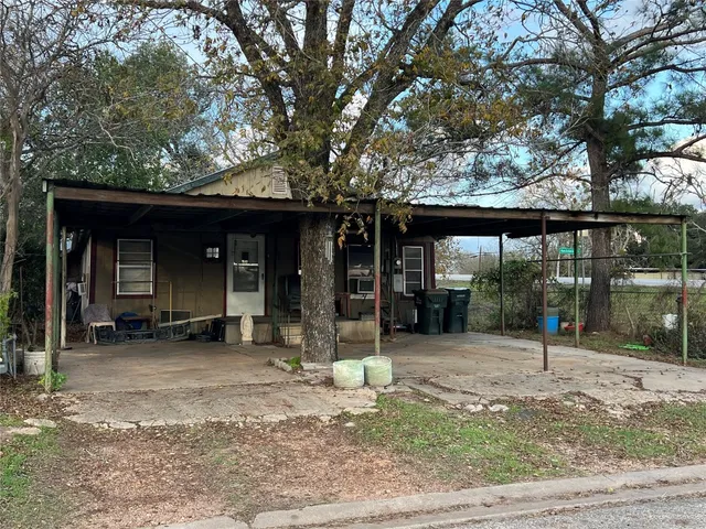 $85,000 | 109 West Crockett Street, Giddings, TX 78942