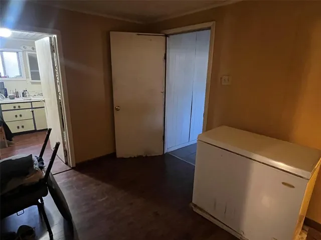 a view of utility room