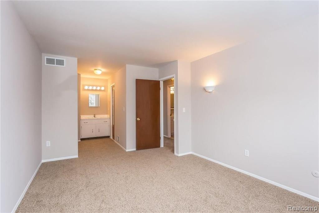 108 Manor Way Rochester, MI 48309 - Photo 17 of 32