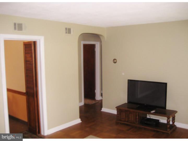 114 Valley View Road East Norriton, PA 19401 - Photo 4 of 15 Family Room