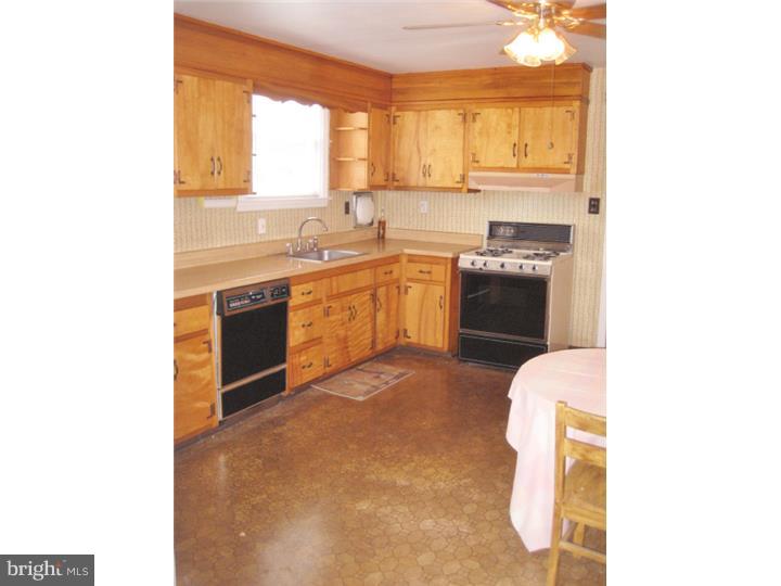 114 Valley View Road East Norriton, PA 19401 - Photo 8 of 15 Kitchen