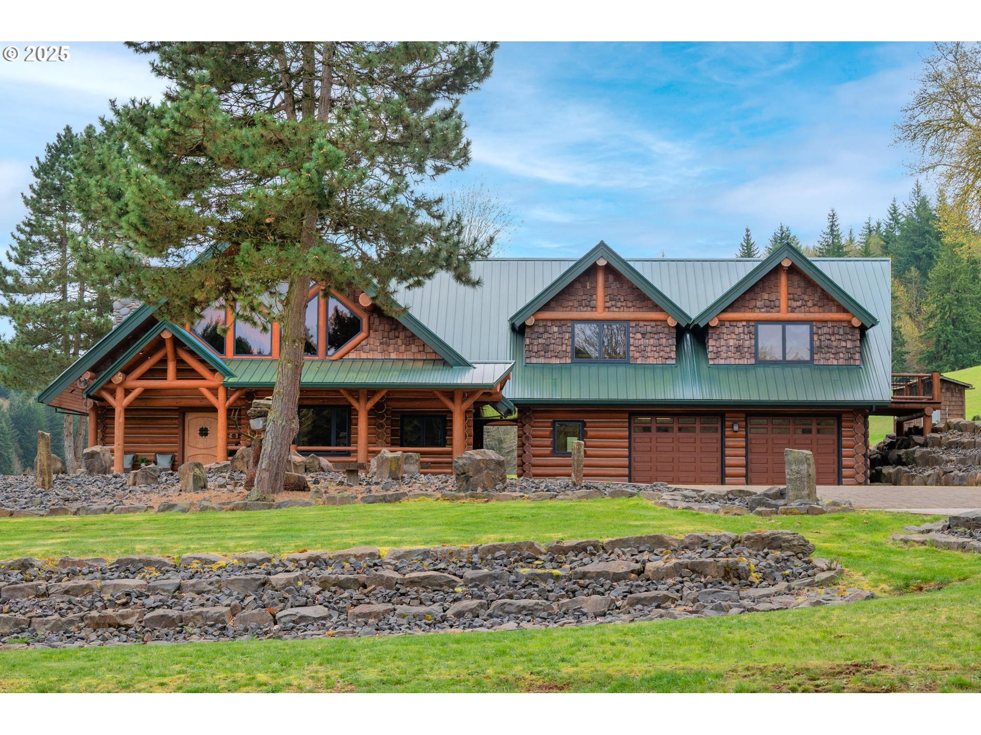 61612 Fays Lane St. Helens, OR 97051 - Photo 1 of 37 a front view of a house with garden